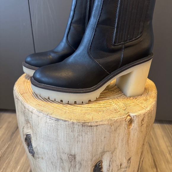 Platform gum sole boots - Picture 1 of 3